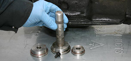 Choose a seal and bearing race installation tool that fits into the seal mounting point Choose a seal and bearing race installation tool that fits into the seal mounting point